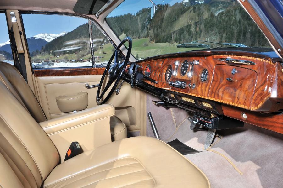 Интерьер Bentley S1 Continental Saloon by Mulliner 1958 года  (фото 4 из 6)